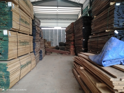 Kho Đã Về Đủ Các Loại Gỗ Để Khách Hàng Lựa Chọn